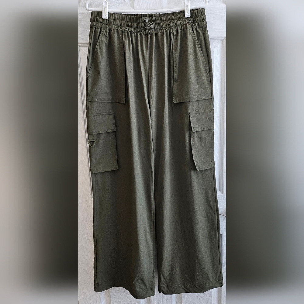 Fabletics XL huntergreen cargo pants NWT the heights cargo pants